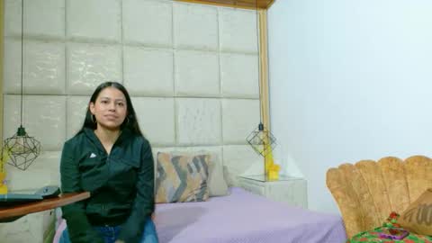 Snapshot of vikitomson chatting on 11-17-25, 01:28 vikiTomson online show from 11-17-25, 01:28