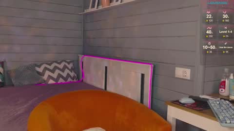 Snapshot of vikki_wye chatting on 09-22-25, 02:46 Viki online show from 09-22-25, 02:46