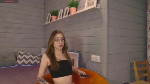 Snapshot of vikki_wye chatting on 10-02-25, 04:19 Viki online show from 10-02-25, 04:19