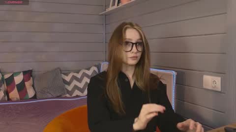 Snapshot of vikki_wye chatting on 10-15-25, 06:46 Viki online show from 10-15-25, 06:46