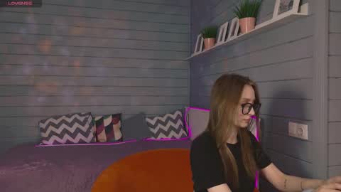 Snapshot of vikki_wye chatting on 10-18-25, 05:54 Viki online show from 10-18-25, 05:54