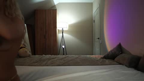 Snapshot of vikkilustfull chatting on 10-13-25, 10:48 VIKKI online show from 10-13-25, 10:48