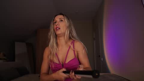 Snapshot of vikkilustfull chatting on 11-11-25, 12:05 VIKKI online show from 11-11-25, 12:05