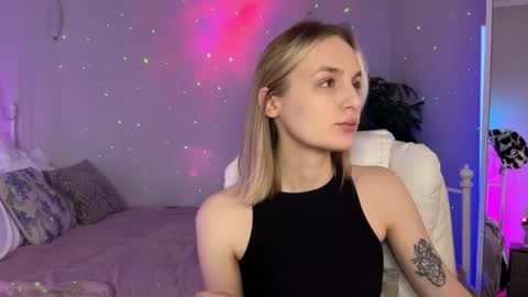 Snapshot of vikky_moon chatting on 06-01-26, 12:34 Vikky online show from 06-01-26, 12:34