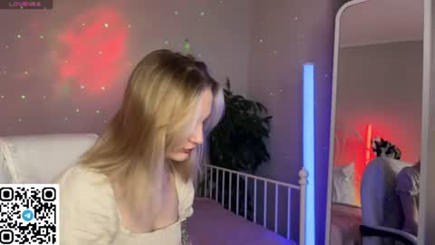 Snapshot of vikky_moon chatting on 06-11-26, 12:43 Vikky online show from 06-11-26, 12:43