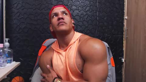 Viktor Herrera online show from 10-18-25, 04:52