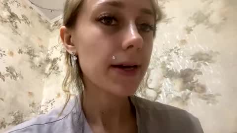 Snapshot of viktoria9898 chatting on 05-15-26, 11:34 Sweett online show from 05-15-26, 11:34