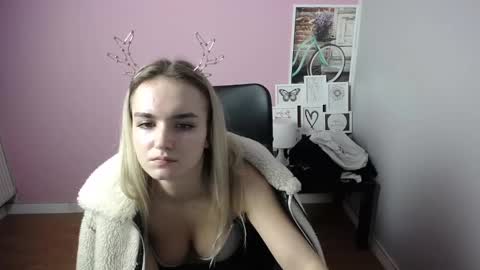 Snapshot of viktoria_lovely chatting on 12-11-24, 02:11 viktoria_lovely online show from 12-11-24, 02:11