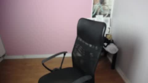 Snapshot of viktoria_lovely chatting on 12-17-24, 06:24 viktoria_lovely online show from 12-17-24, 06:24