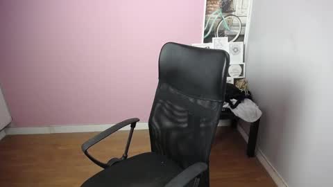 Snapshot of viktoria_lovely chatting on 12-17-24, 09:28 viktoria_lovely online show from 12-17-24, 09:28