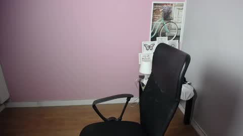 Snapshot of viktoria_lovely chatting on 12-23-24, 05:17 viktoria_lovely online show from 12-23-24, 05:17