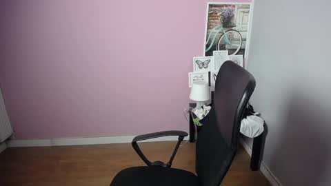 Snapshot of viktoria_lovely chatting on 12-23-24, 08:22 viktoria_lovely online show from 12-23-24, 08:22