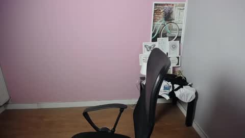 Snapshot of viktoria_lovely chatting on 12-28-24, 10:03 viktoria_lovely online show from 12-28-24, 10:03