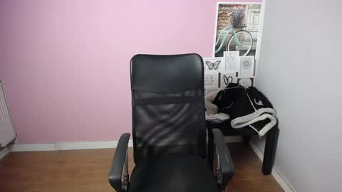 Snapshot of viktoria_lovely chatting on 02-10-25, 06:09 viktoria_lovely online show from 02-10-25, 06:09