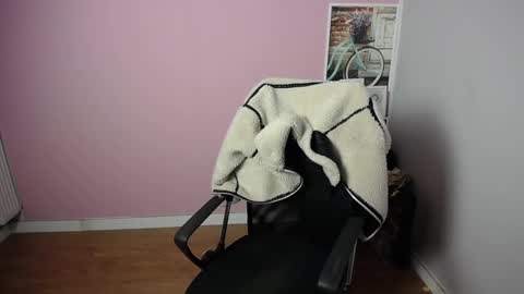 Snapshot of viktoria_lovely chatting on 02-20-25, 06:17 viktoria_lovely online show from 02-20-25, 06:17