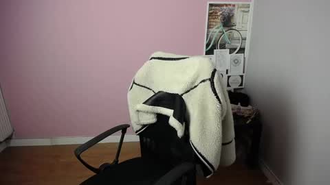 Snapshot of viktoria_lovely chatting on 02-20-25, 09:22 viktoria_lovely online show from 02-20-25, 09:22