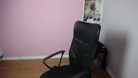 Snapshot of viktoria_lovely chatting on 09-15-25, 06:24 viktoria_lovely online show from 09-15-25, 06:24