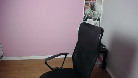 Snapshot of viktoria_lovely chatting on 09-16-25, 06:36 viktoria_lovely online show from 09-16-25, 06:36