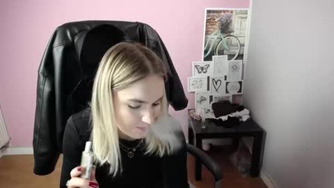 Snapshot of viktoria_lovely chatting on 10-17-25, 09:56 viktoria_lovely online show from 10-17-25, 09:56