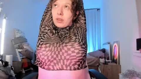 Vikky online show from 11-18-25, 05:45