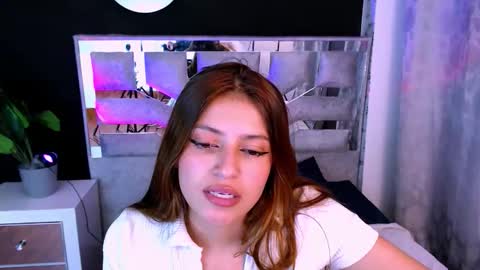 Snapshot of viky_evanss chatting on 04-17-26, 11:08 viky_evanss online show from 04-17-26, 11:08