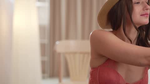 Snapshot of villanelle_l chatting on 01-14-25, 03:26 Lana online show from 01-14-25, 03:26