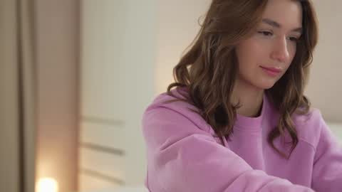 Snapshot of villanelle_l chatting on 01-17-25, 12:21 Lana online show from 01-17-25, 12:21