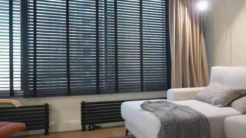 Snapshot of villanelle_l chatting on 02-18-25, 11:33 Lana online show from 02-18-25, 11:33