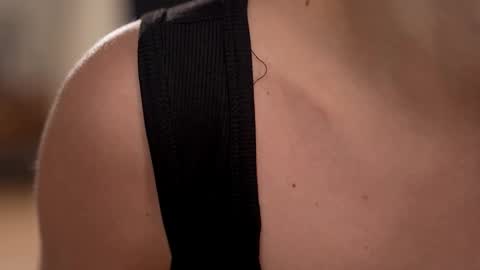 Snapshot of villanelle_l chatting on 03-06-25, 05:22 Lana online show from 03-06-25, 05:22