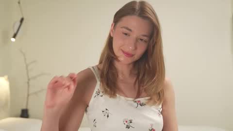 Snapshot of villanelle_l chatting on 10-29-25, 11:23 Lana online show from 10-29-25, 11:23