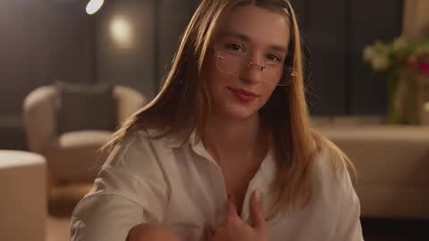 Lana online show from 11-07-25, 12:16