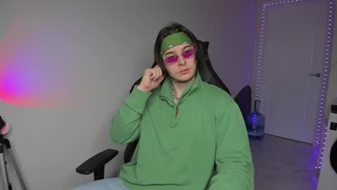 Snapshot of vincent__strong chatting on 12-03-24, 07:54 Vincent Strong online show from 12-03-24, 07:54