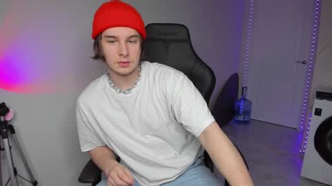 Snapshot of vincent__strong chatting on 12-04-24, 01:20 Vincent Strong online show from 12-04-24, 01:20