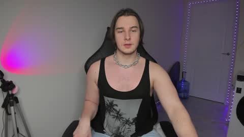 Snapshot of vincent__strong chatting on 12-06-24, 01:11 Vincent Strong online show from 12-06-24, 01:11