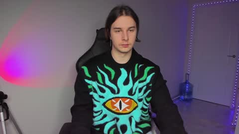 Snapshot of vincent__strong chatting on 12-16-24, 01:32 Vincent Strong online show from 12-16-24, 01:32