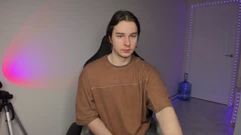 Snapshot of vincent__strong chatting on 12-19-24, 08:23 Vincent Strong online show from 12-19-24, 08:23