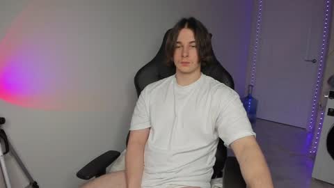 Snapshot of vincent__strong chatting on 12-20-24, 08:38 Vincent Strong online show from 12-20-24, 08:38