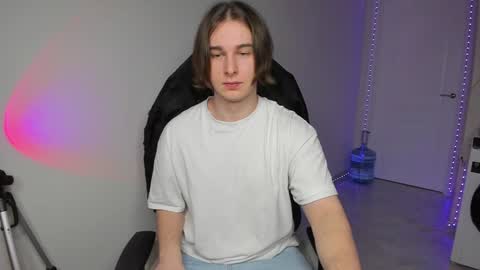 Snapshot of vincent__strong chatting on 12-23-24, 10:53 Vincent Strong online show from 12-23-24, 10:53