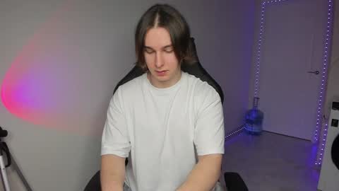 Snapshot of vincent__strong chatting on 12-24-24, 08:33 Vincent Strong online show from 12-24-24, 08:33