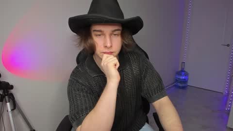 Snapshot of vincent__strong chatting on 01-05-25, 12:10 Vincent Strong online show from 01-05-25, 12:10