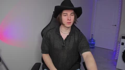 Snapshot of vincent__strong chatting on 01-06-25, 07:20 Vincent Strong online show from 01-06-25, 07:20