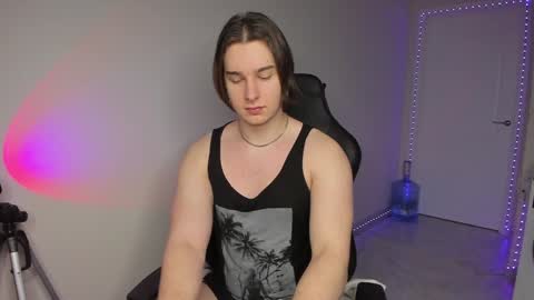 Snapshot of vincent__strong chatting on 01-12-25, 07:53 Vincent Strong online show from 01-12-25, 07:53