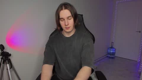 Snapshot of vincent__strong chatting on 01-15-25, 02:24 Vincent Strong online show from 01-15-25, 02:24