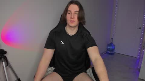 Snapshot of vincent__strong chatting on 01-17-25, 01:24 Vincent Strong online show from 01-17-25, 01:24