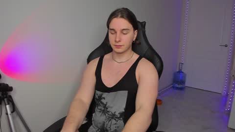 Snapshot of vincent__strong chatting on 01-25-25, 02:25 Vincent Strong online show from 01-25-25, 02:25