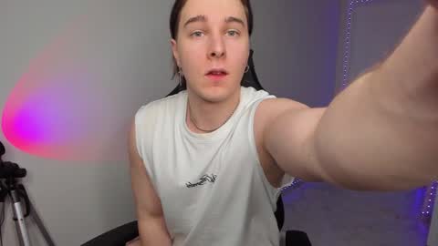 Snapshot of vincent__strong chatting on 01-26-25, 02:30 Vincent Strong online show from 01-26-25, 02:30