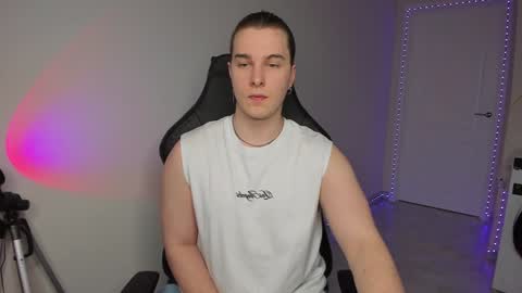 Snapshot of vincent__strong chatting on 02-02-25, 01:19 Vincent Strong online show from 02-02-25, 01:19