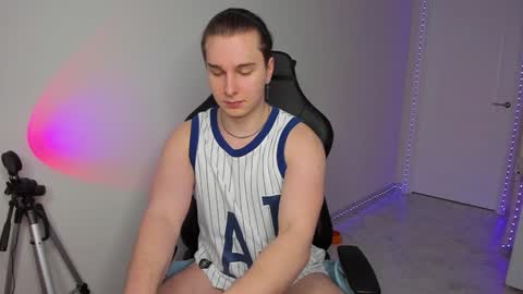 Snapshot of vincent__strong chatting on 02-07-25, 04:03 Vincent Strong online show from 02-07-25, 04:03