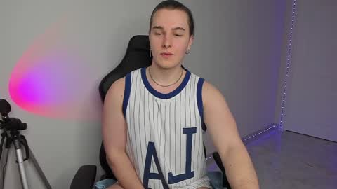 Snapshot of vincent__strong chatting on 02-08-25, 03:00 Vincent Strong online show from 02-08-25, 03:00