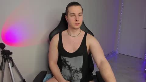 Snapshot of vincent__strong chatting on 02-09-25, 04:07 Vincent Strong online show from 02-09-25, 04:07